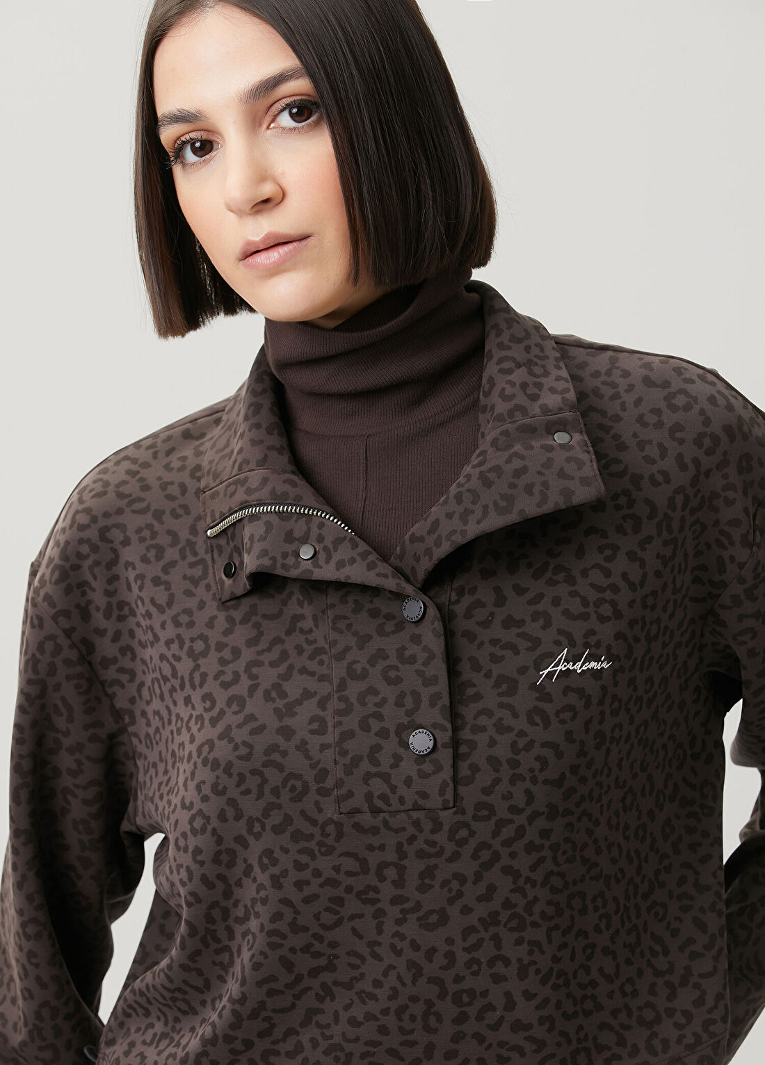 Academia Leopar Desenli Fermuarlı Sweatshirt görsel 2