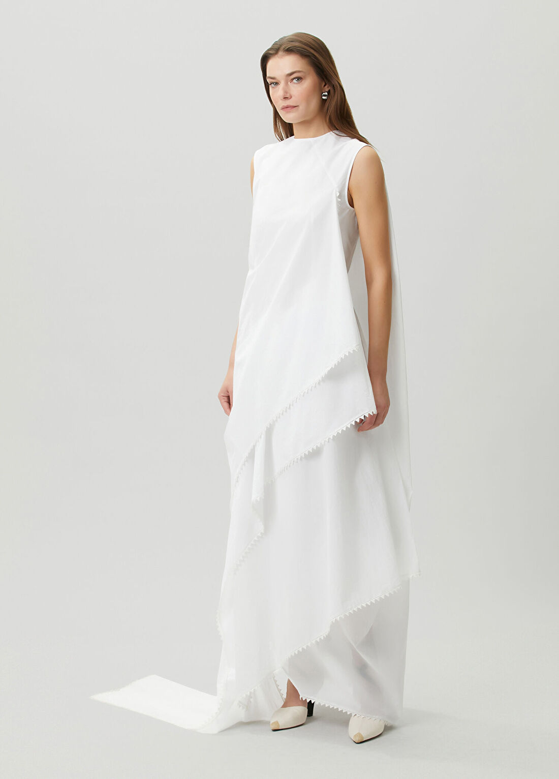 Jacquemus Beyaz Fırfırlı Maksi Asimetrik Elbise görsel 3