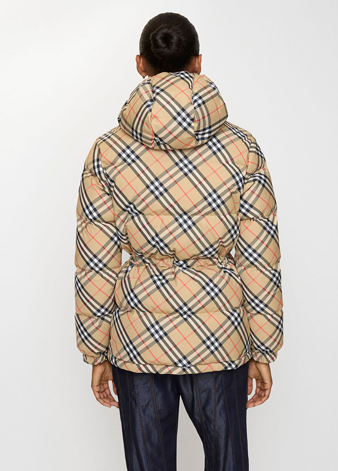 Burberry Keswick Bej Ekose Desenli Kapüşonlu Kadın Şişme Mont görsel 3