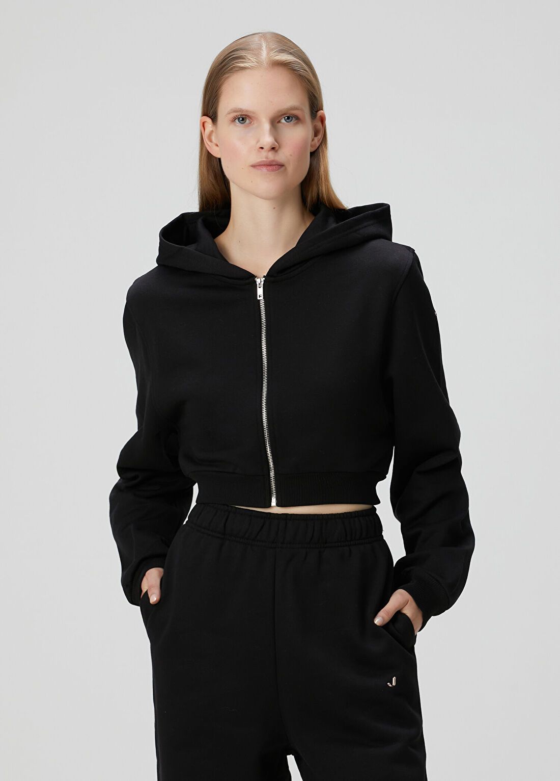 Jerf Aura Siyah Fermuarlı Crop Hoodie