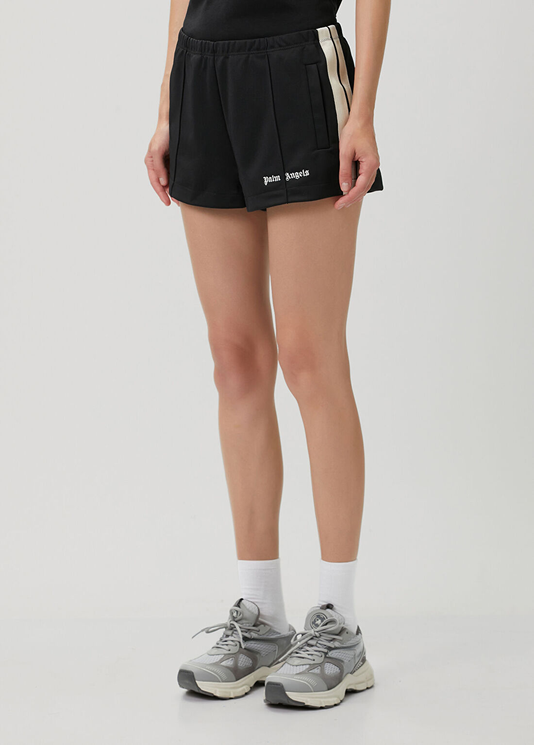 Palm Angels Siyah Beyaz Şeritli Şort görsel 3
