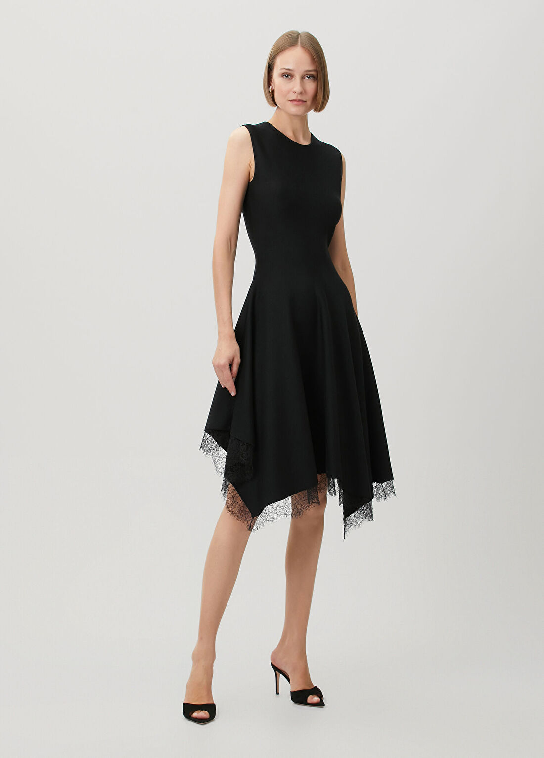 McQueen Siyah Dantelli Asimetrik Elbise