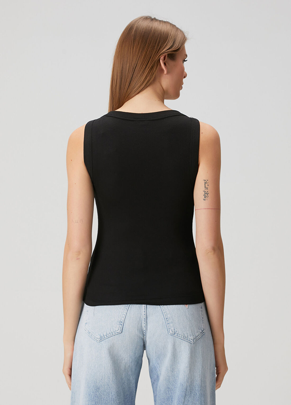 Guess Tina Siyah İpek Karışımlı Atlet görsel 4