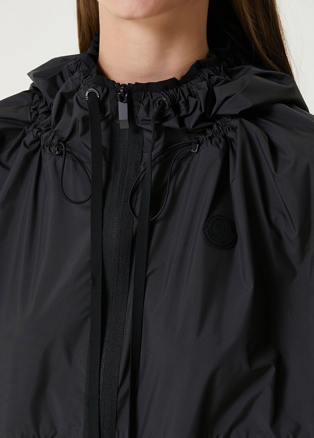 Moncler Siyah Kapüşonlu Yağmurluk görsel 4