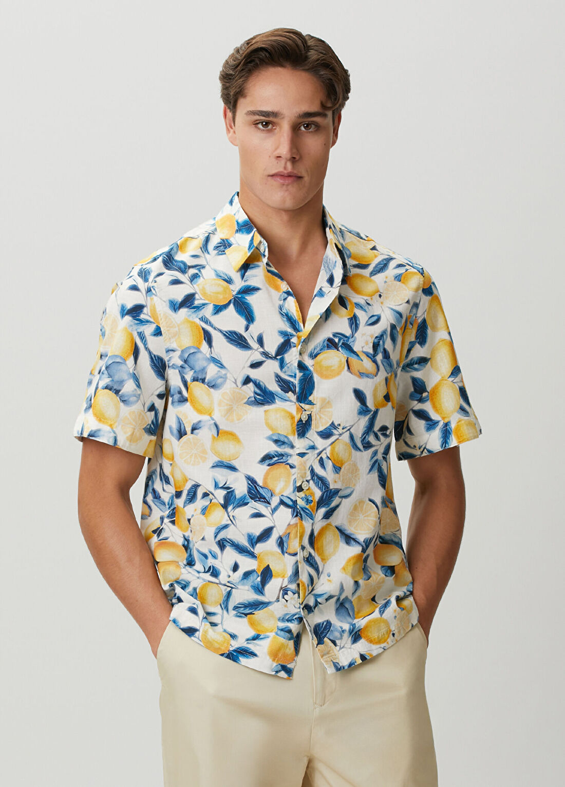 Guess Regular Fit Slub Beyaz Desenli Kısa Kollu Gömlek