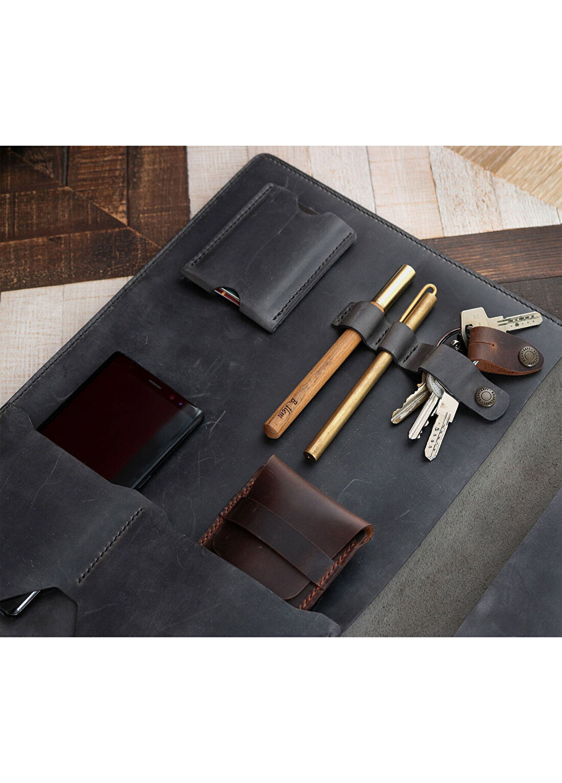 Roarcraft Antik Gri MacBook Air 15" Deri Kılıf Organizer görsel 2