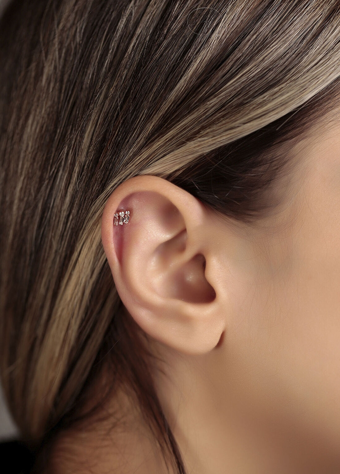 Safir Mücevher Glit Pırlanta Taşlı 14 Ayar Rose Gold Kadın Kıkırdak Küpe görsel 4