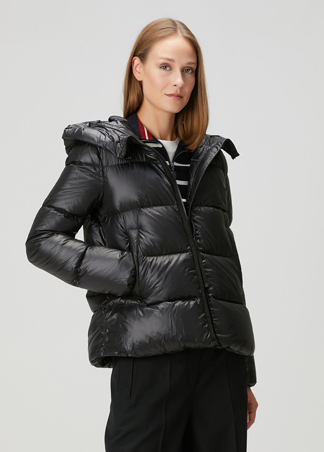 Moncler Serittes Siyah Kapüşonlu Puffer Mont