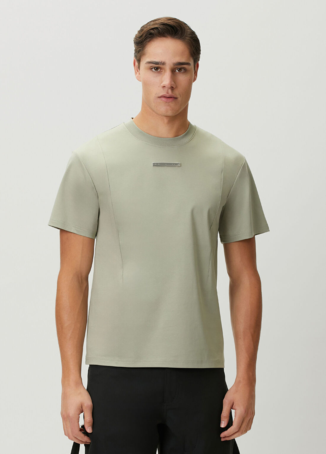 Heliot Emil Haki Plaka Detaylı T-shirt