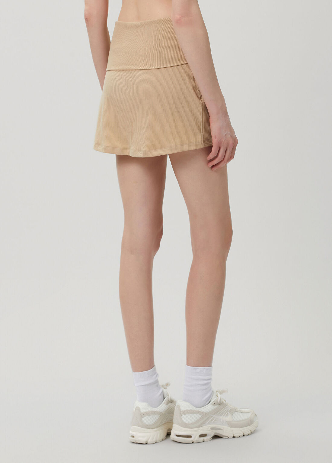 Nike Chill Knit Bej Şort Etek görsel 4