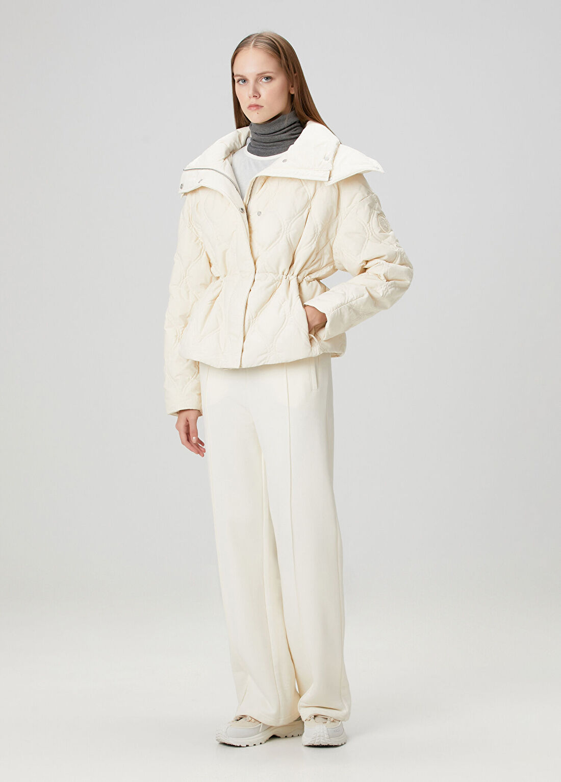 Canada Goose Alessia Kırık Beyaz Kapüşonlu Mont görsel 2