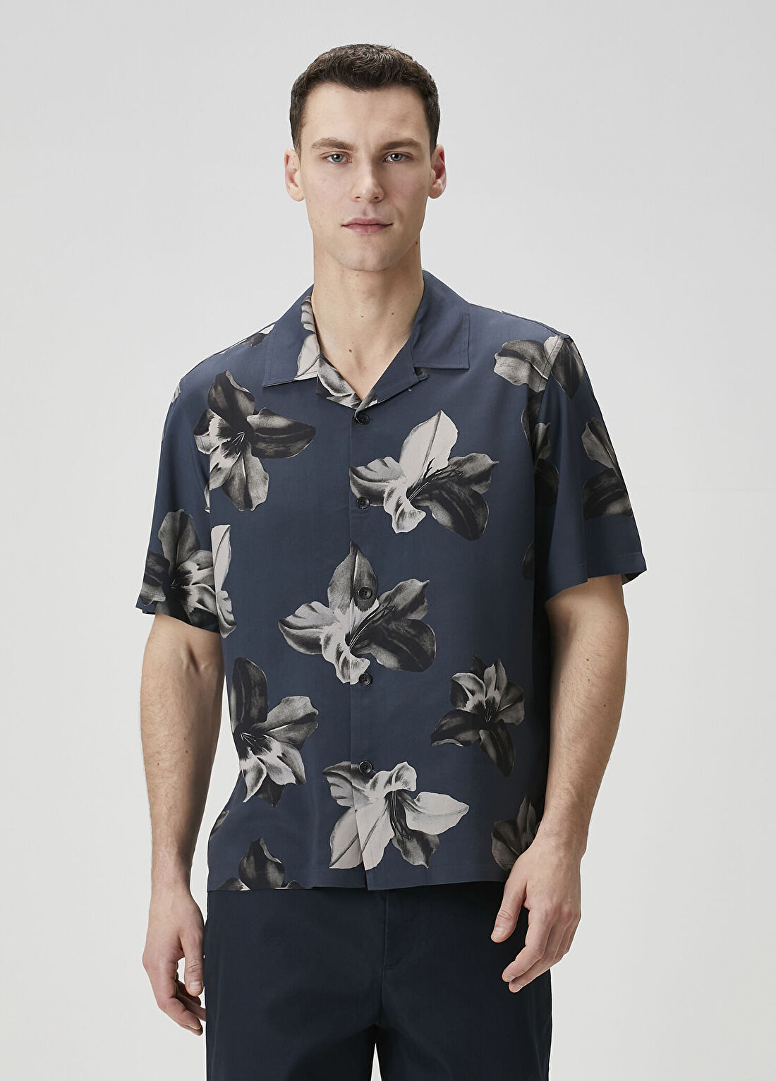 Rag&Bone Avery Lacivert Çiçek Desenli Kısa Kollu Gömlek
