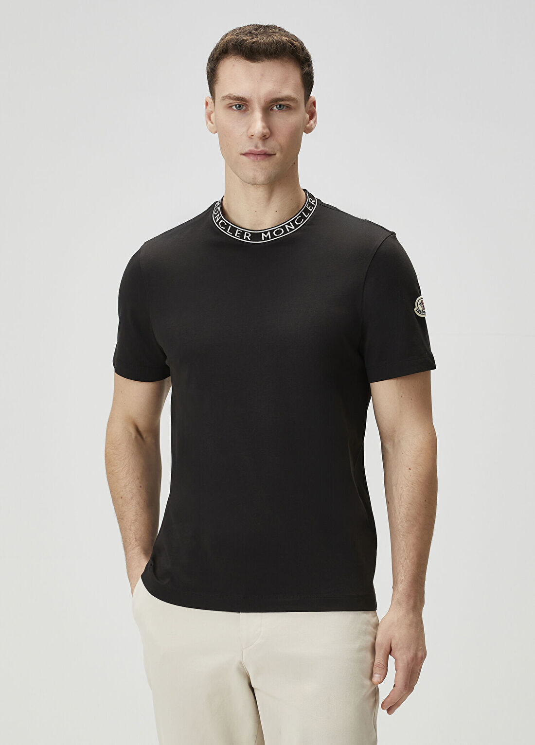 Moncler Siyah Yakası Logo Detaylı T-shirt