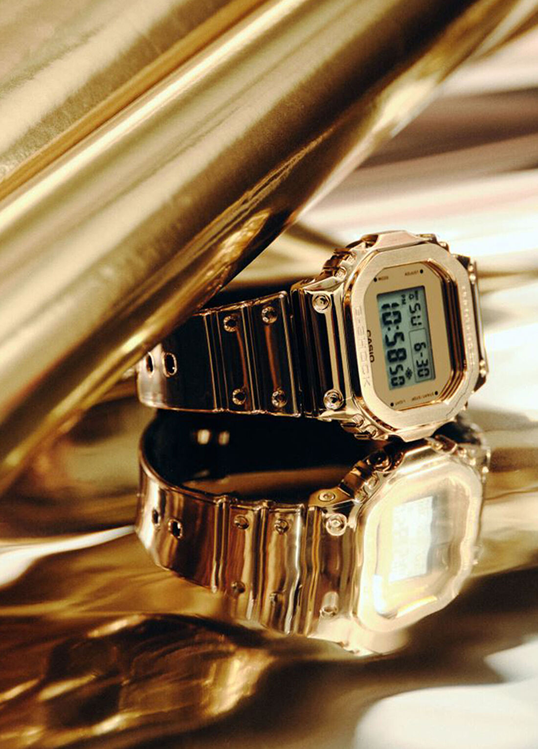 Casio G-Steel GM-5600YMG-9DR Altın Rengi Silikon Erkek Kol Saati görsel 3