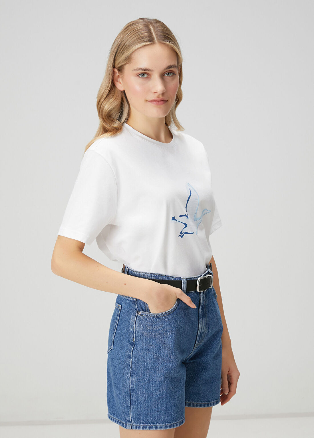 Beymen Club Kırık Beyaz Mavi Logolu T-shirt görsel 4