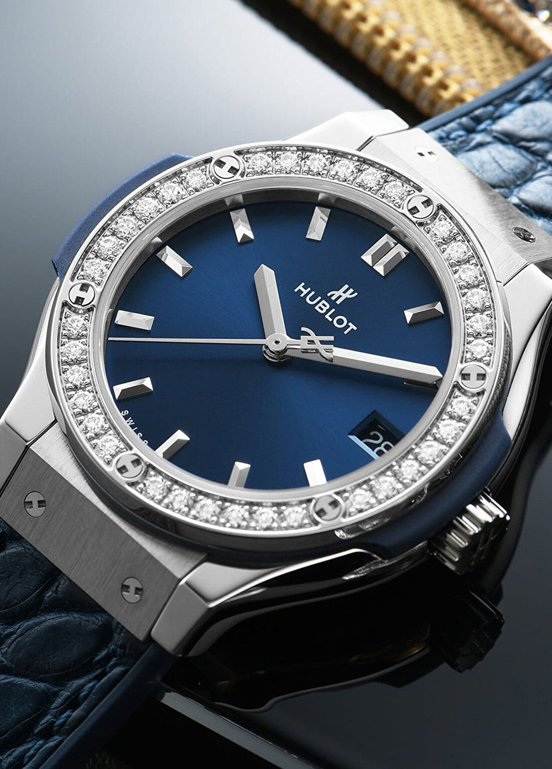 Hublot Classic Fusion Titanium Blue Diamonds Saat görsel 2
