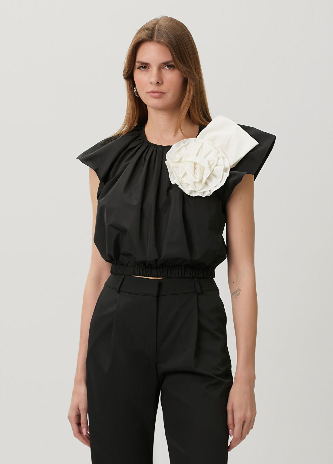 Sea Laurei Siyah Crop Bluz