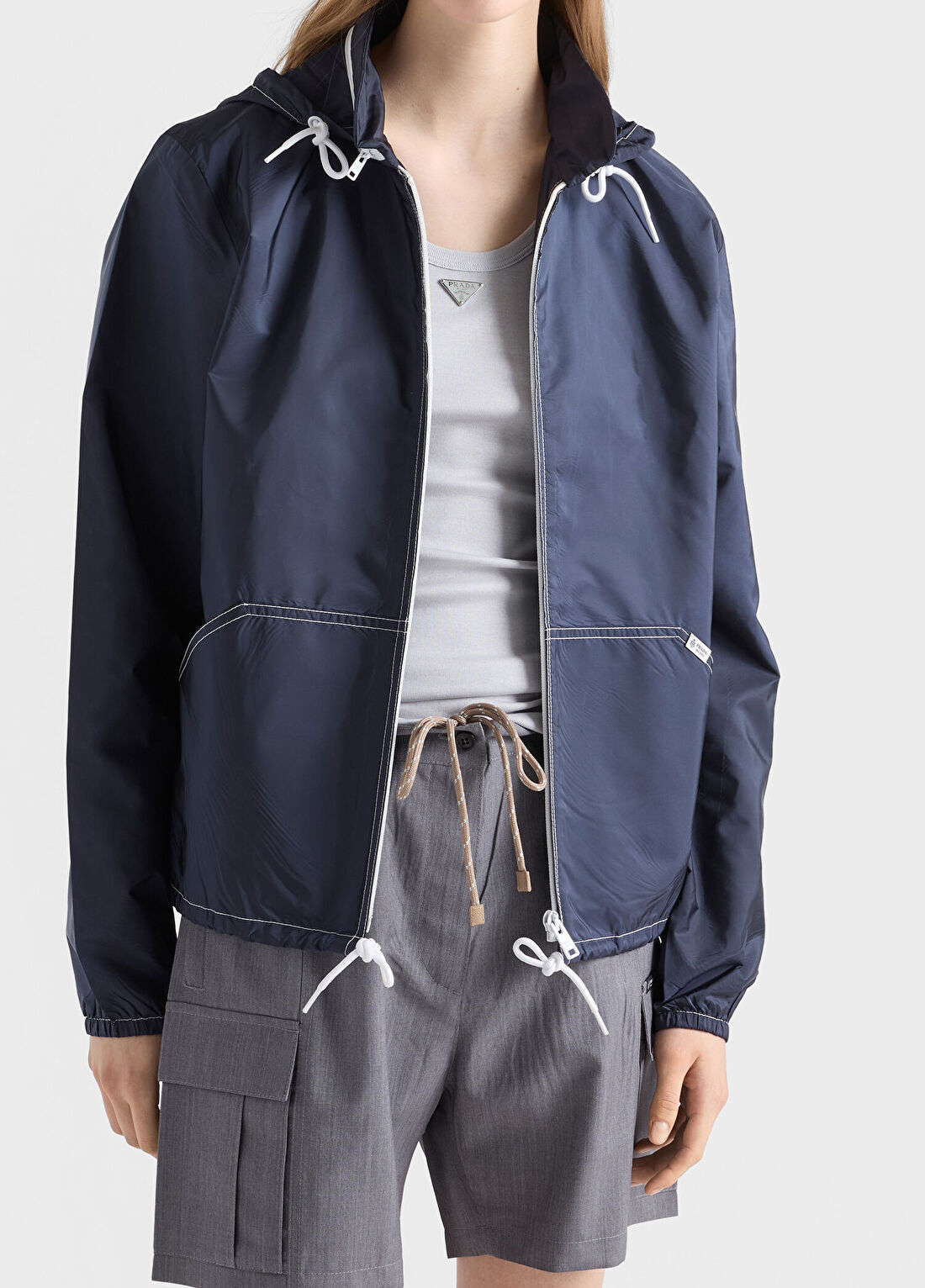 Prada Mavi Hafif Re-Nylon Kapüşonlu Kadın Mont görsel 4