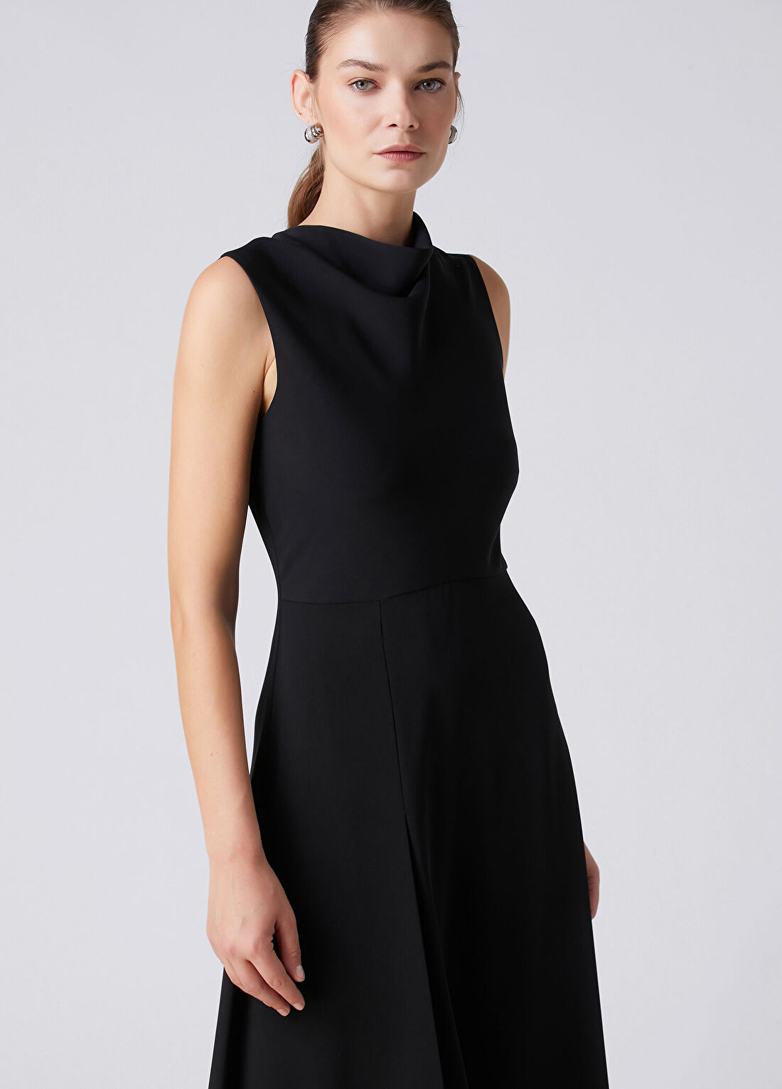 Beymen Collection Siyah Dökümlü Midi Elbise görsel 2