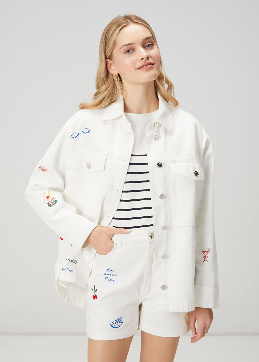 Beymen Club Oversize Kırık Beyaz Serpme Nakışlı Denim Ceket