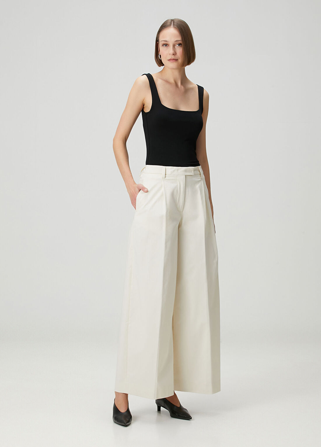 The Latest Deva Krem Pantolon