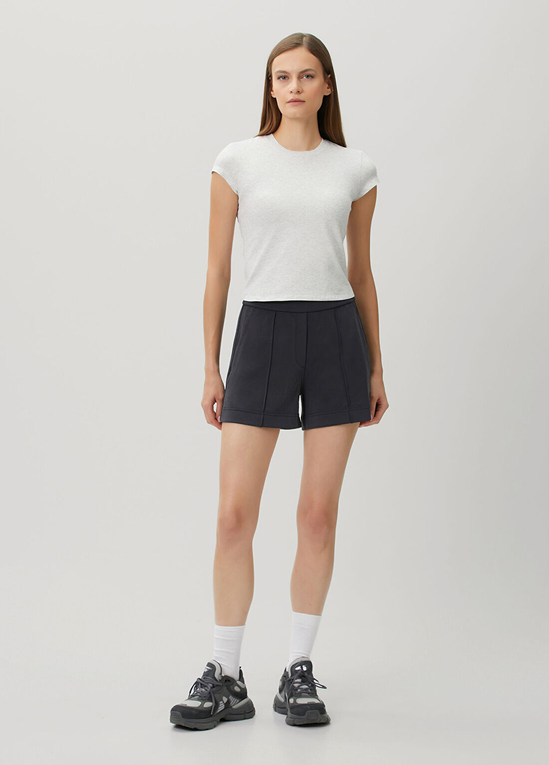 lululemon Lightweight Softstreme Mid-Rise Pintuck Siyah Şort