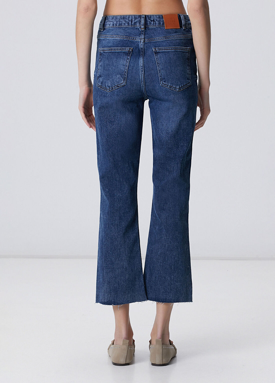 Network Indigo Kesik Paça Denim Pantolon görsel 4