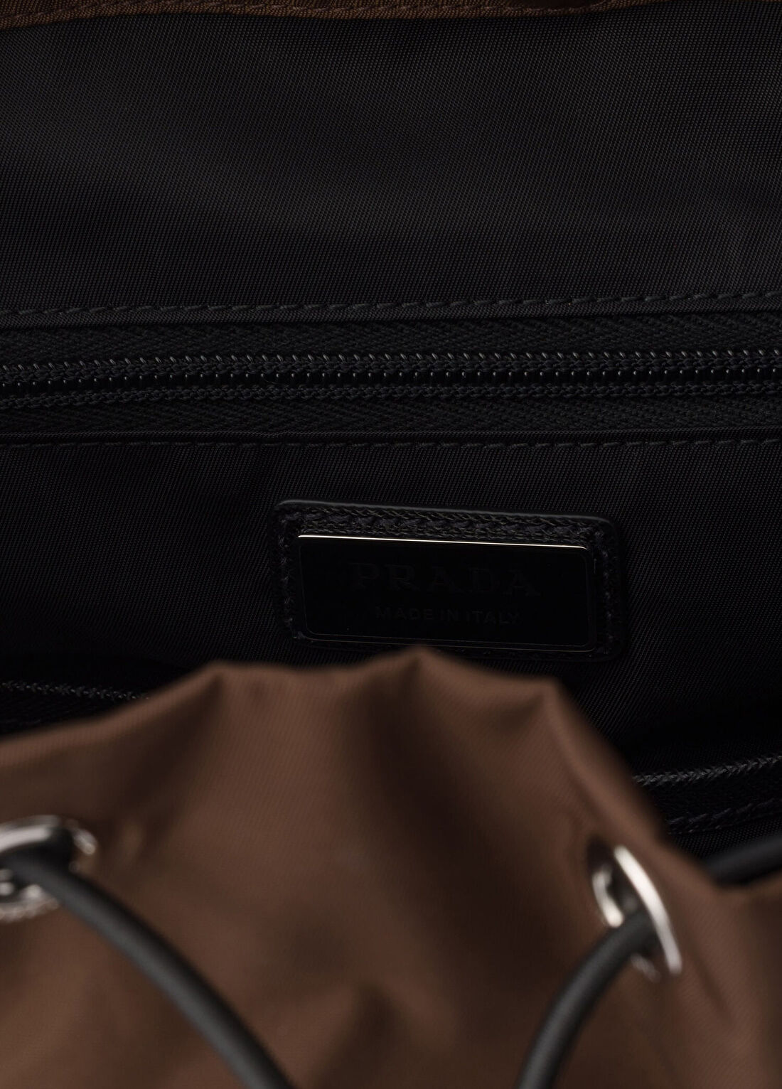 Prada Kahverengi Re-Nylon ve Saffiano Deri Erkek Sırt Çantası görsel 4