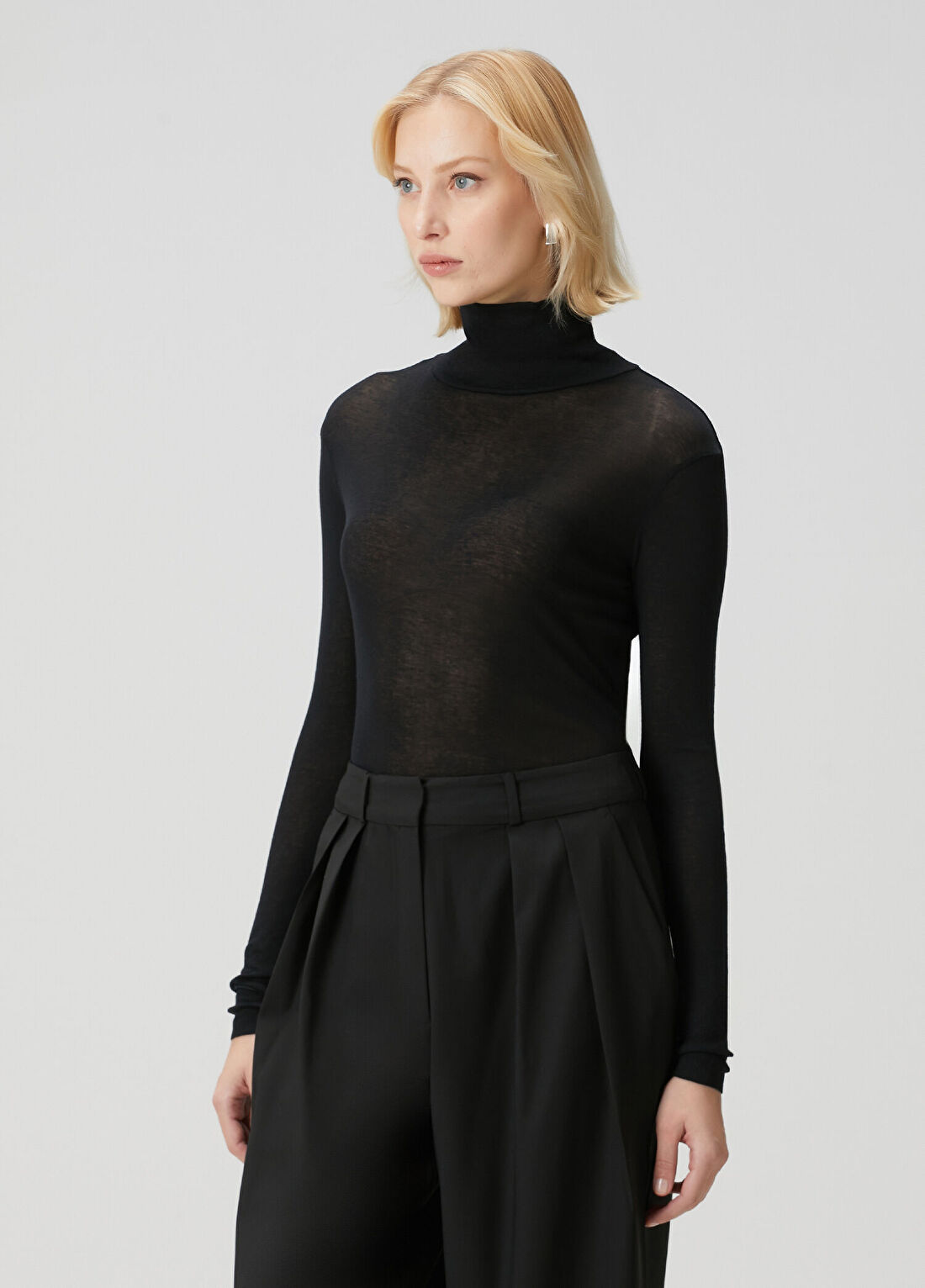 The Frankie Shop Evren Sheer Siyah Balıkçı Yaka Uzun Kol T-shirt görsel 3