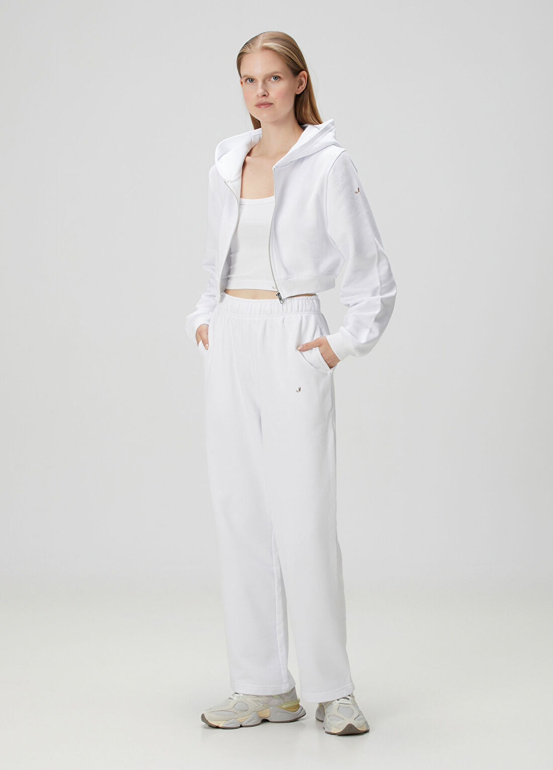 Jerf Aura Beyaz Fermuarlı Crop Hoodie görsel 2