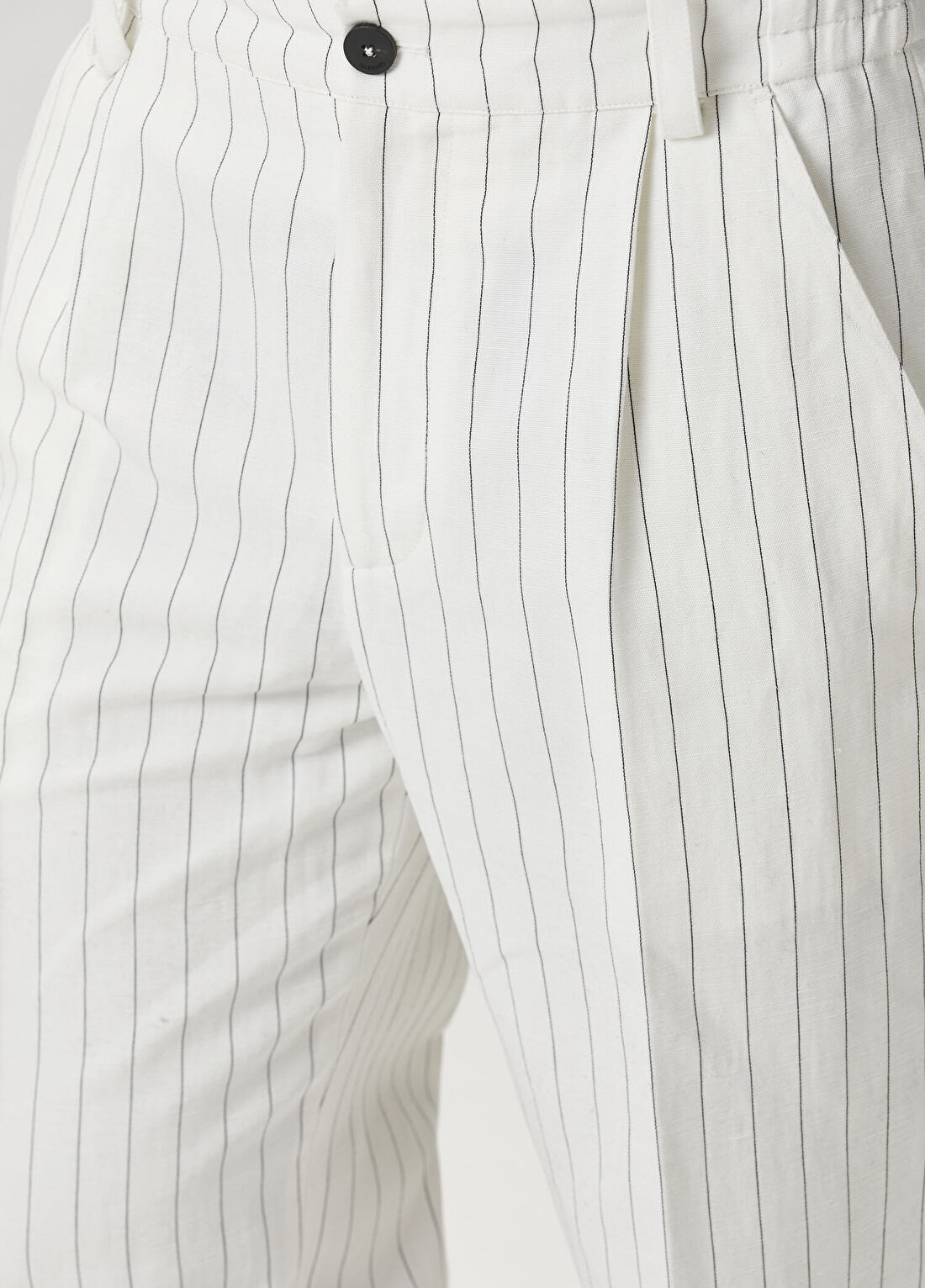 Jacquemus Beyaz Çizgi Desenli Keten Pantolon görsel 4