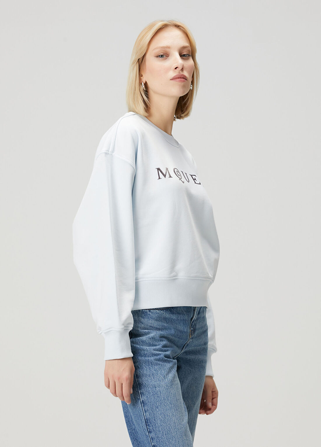 McQueen Açık Mavi Logolu Sweatshirt görsel 3