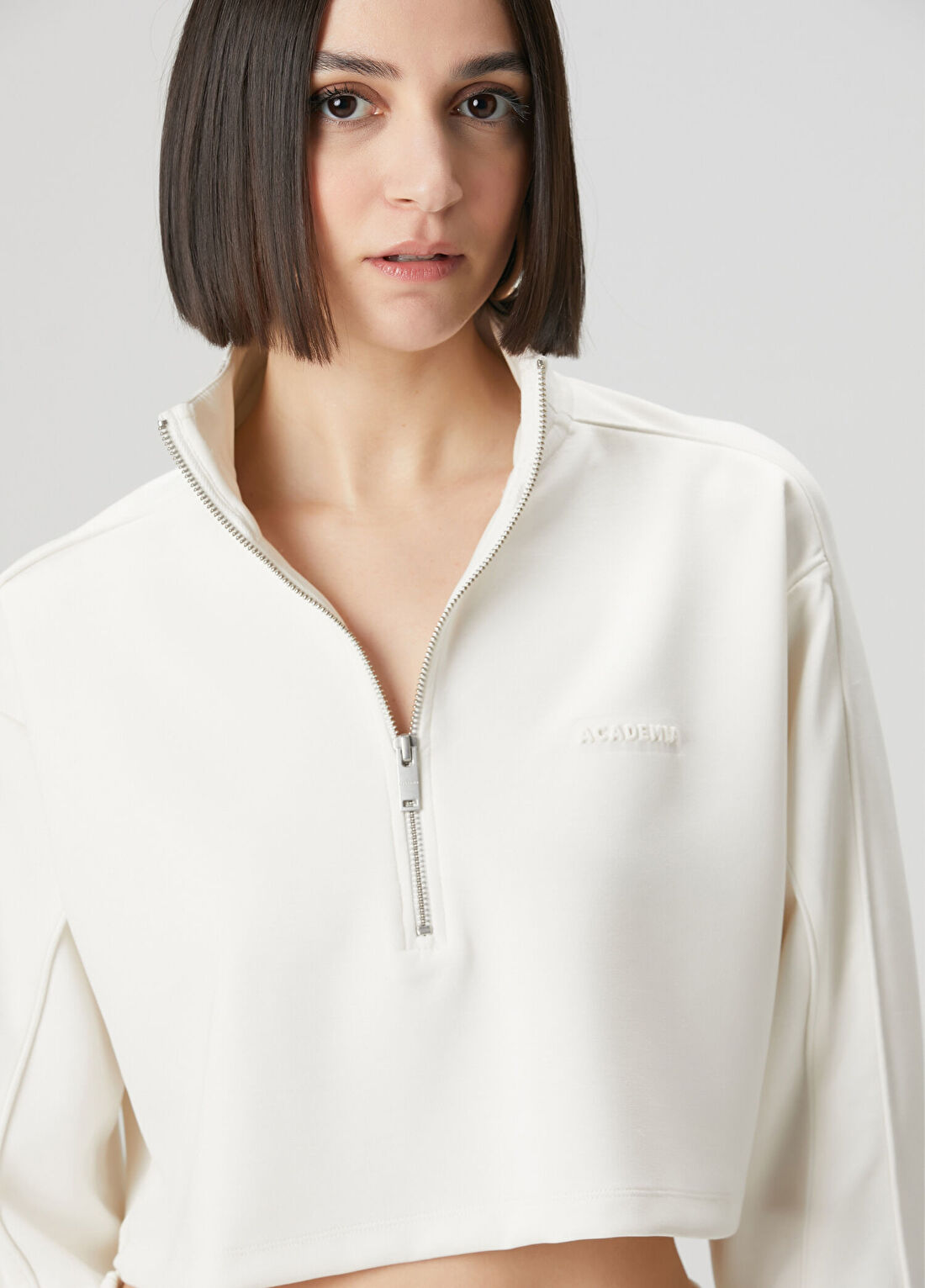Academia Kırık Beyaz Crop Sweatshirt görsel 2