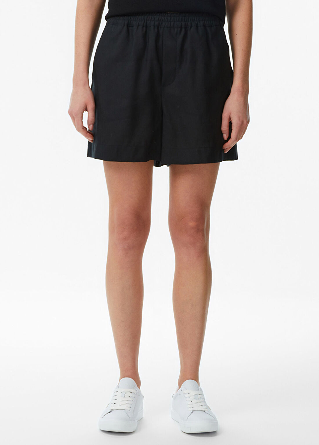 Lacoste Siyah Relaxed Fit Kadın Bermuda Şort görsel 2