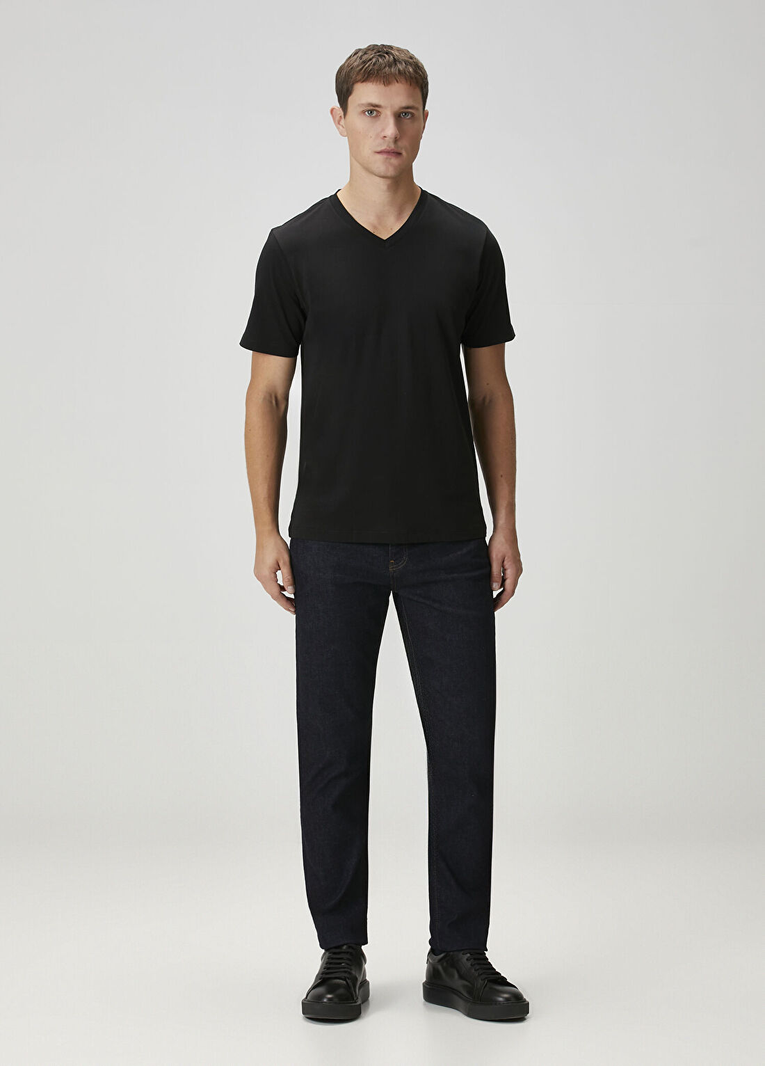 Beymen Collection Siyah V Yaka Basic T-shirt görsel 3