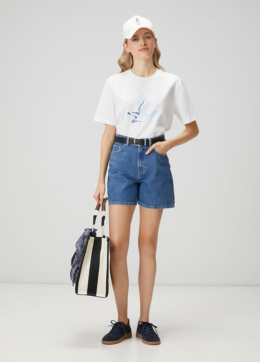 Beymen Club Kırık Beyaz Mavi Logolu T-shirt görsel 3