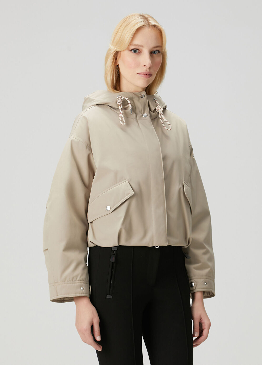 Moncler Eucalyptus Bej Kapüşonlu Mont görsel 3