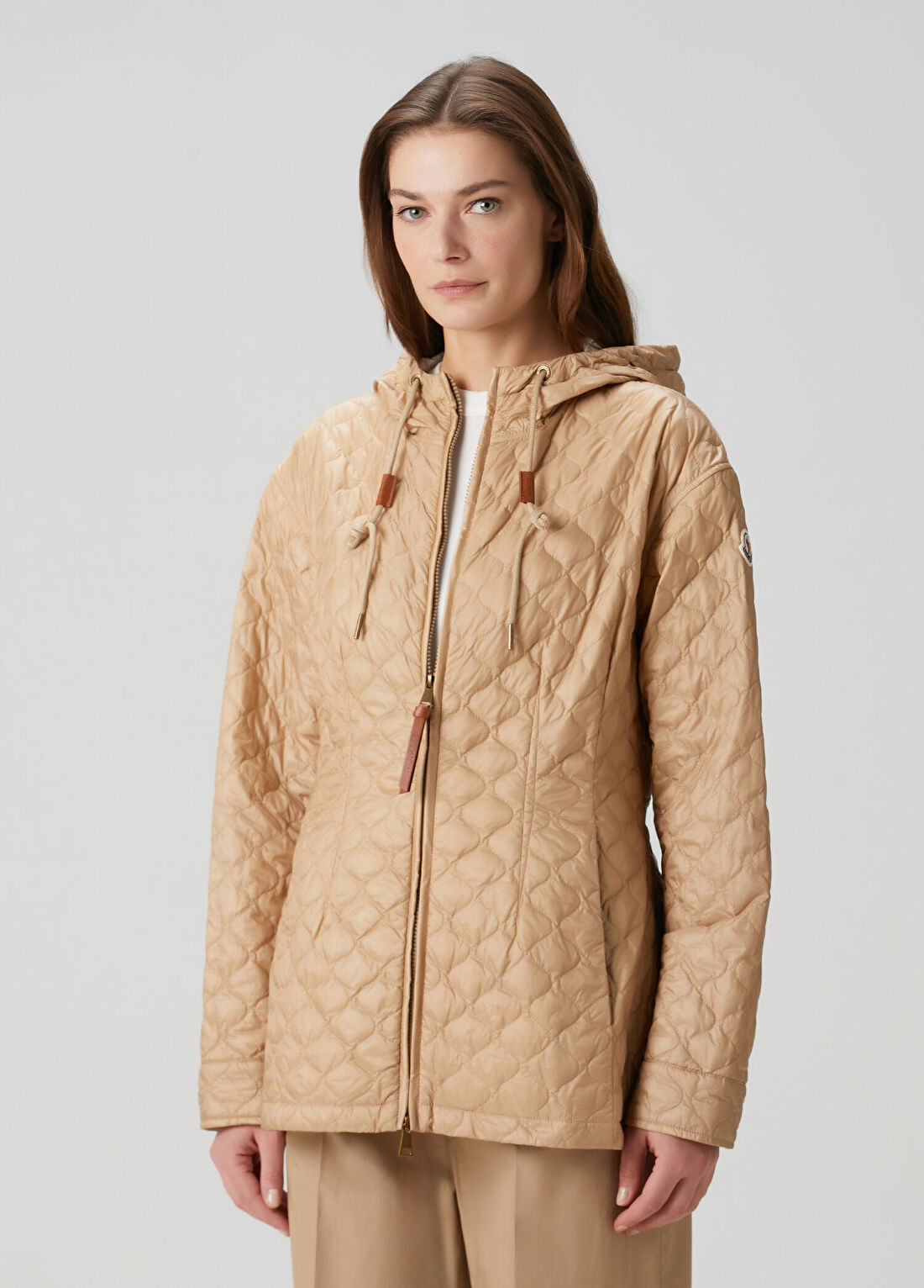 Moncler Arum Bej Kapüşonlu Kapitoneli Mont