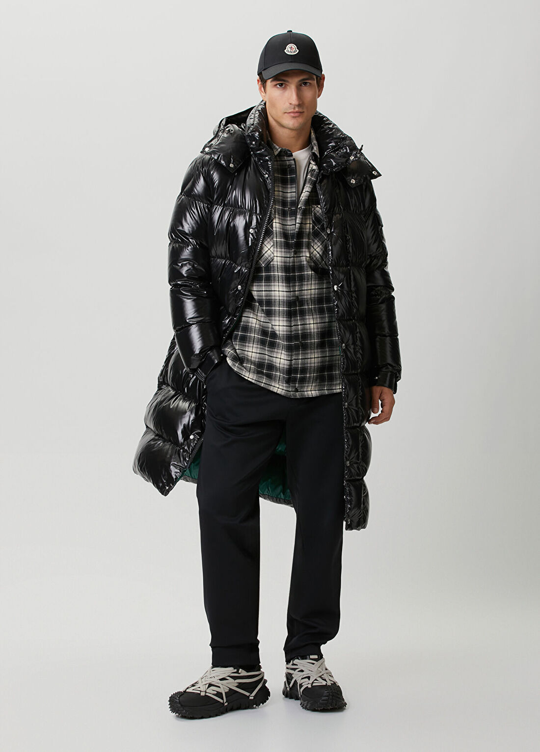 Moncler Siyah Kapüşonlu Puff Parka