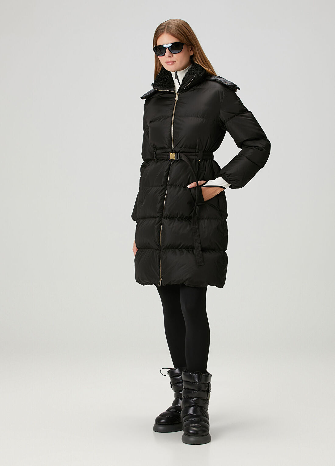 Moncler Briant Siyah Kapüşonlu Mont