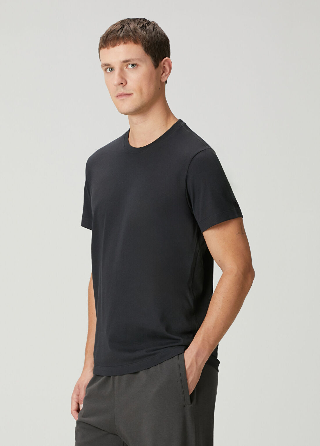 Skims Siyah Basic T-shirt
