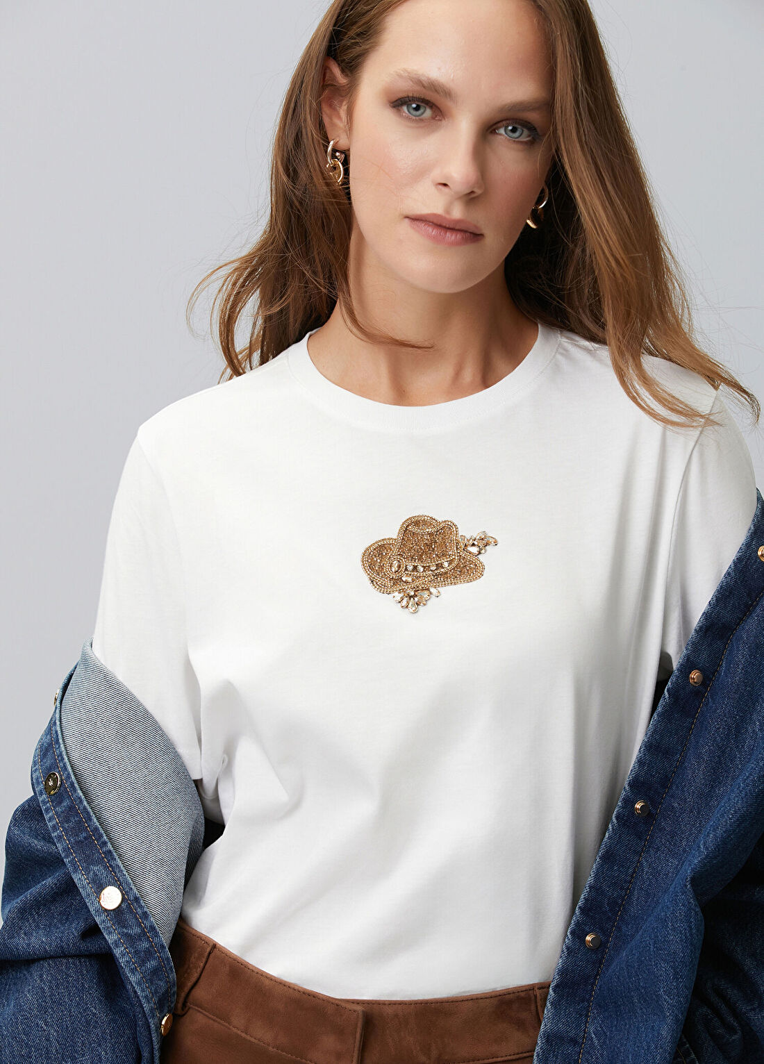 Network Kırık Beyaz Aplike Aksesuarlı T-shirt görsel 2