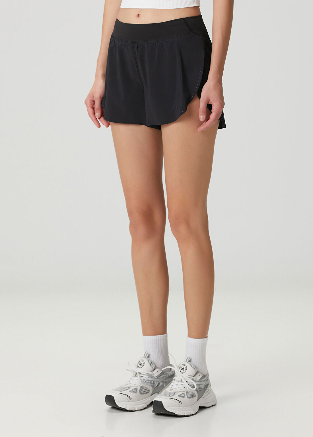 lululemon Fast and Free High-Rise Split Siyah Şort 3" görsel 3