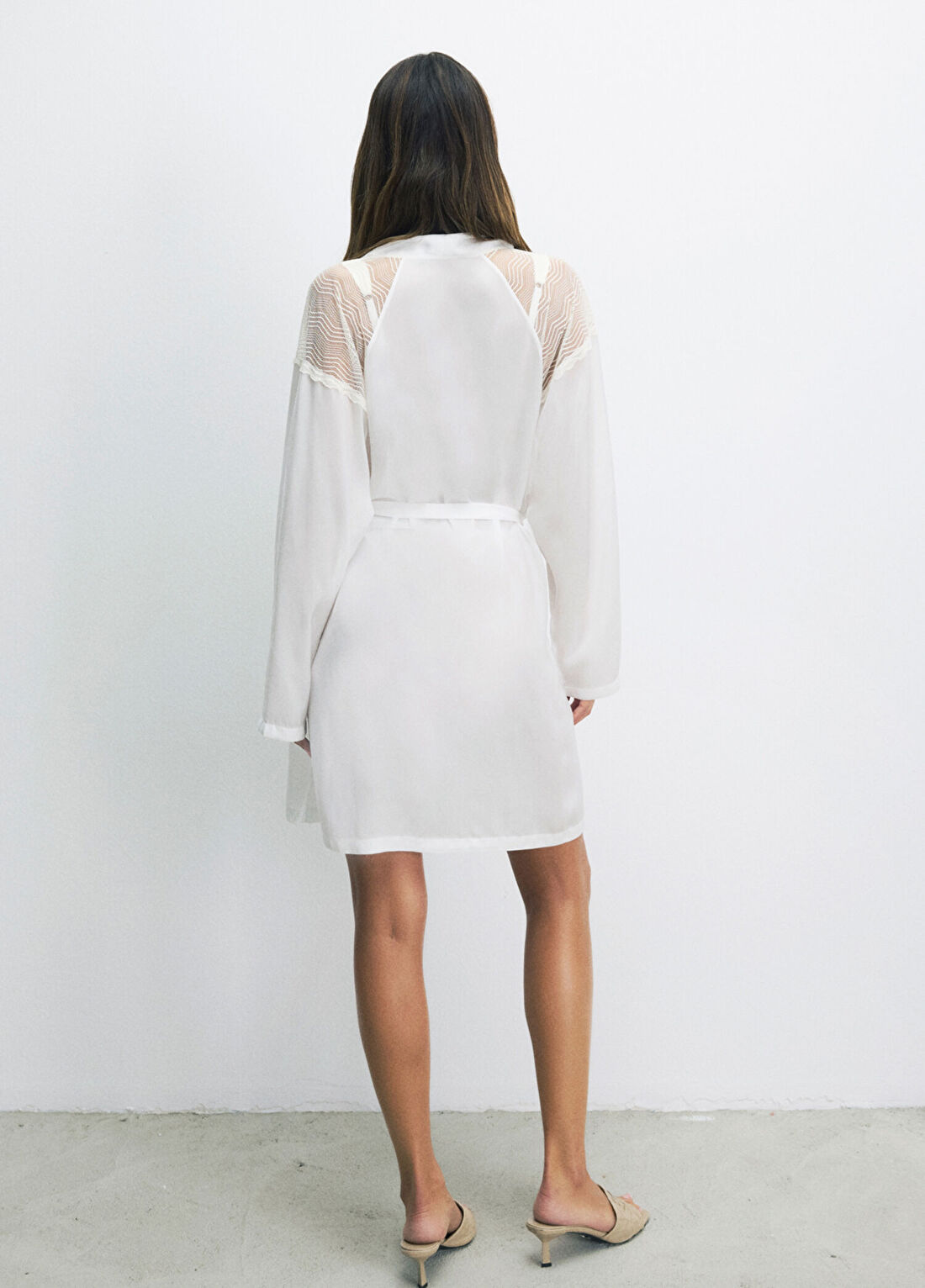 House of Silk Amelia Beyaz Saten Mini Kadın Sabahlık görsel 4