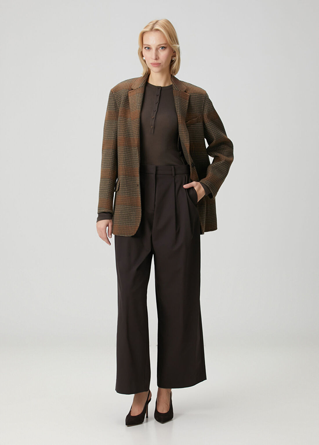 Amour et Naturel Kahverengi Pile Detaylı Pantolon