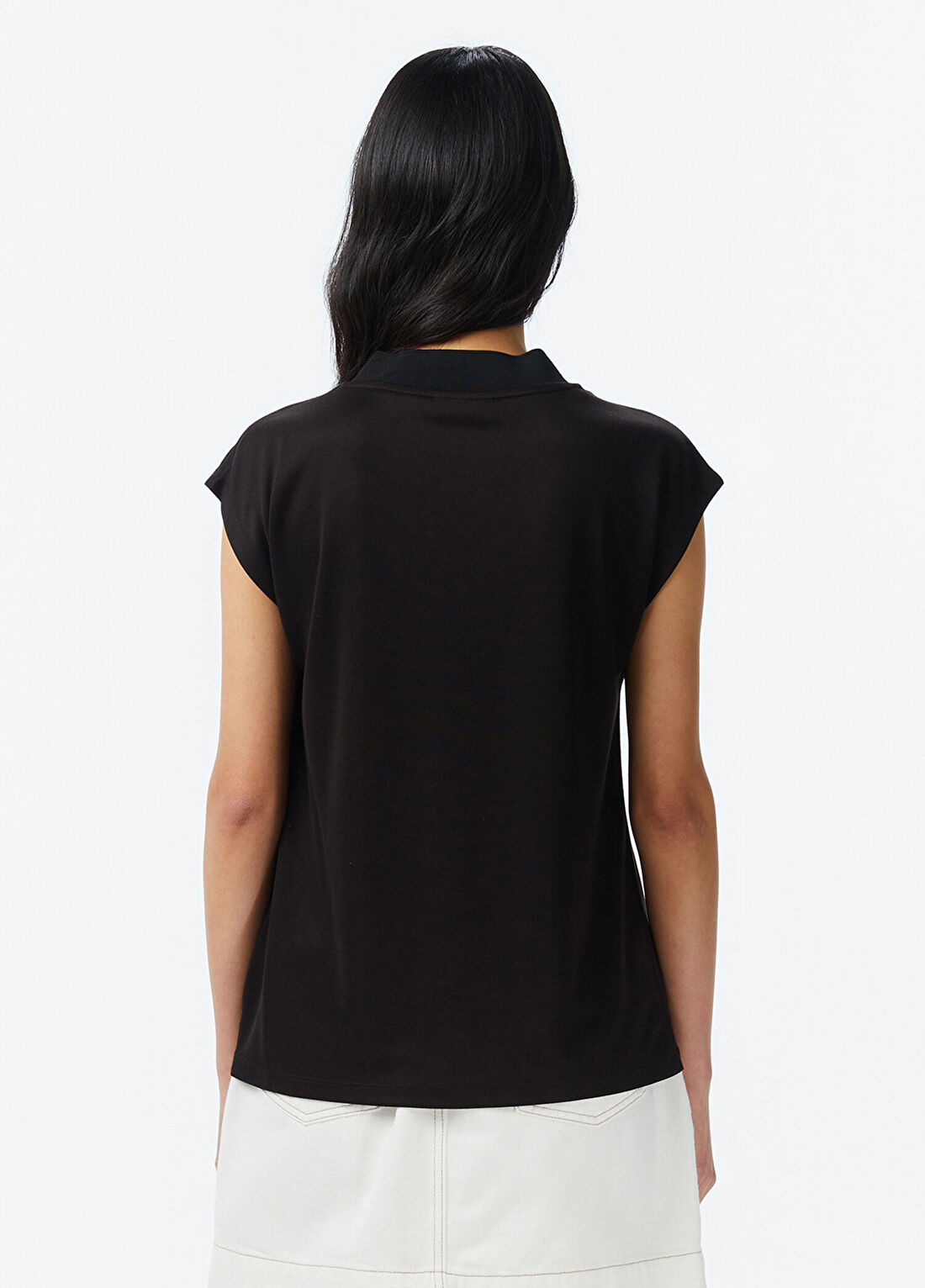Lacoste Siyah V Yaka Kolsuz Slim Fit Kadın T-Shirt görsel 3