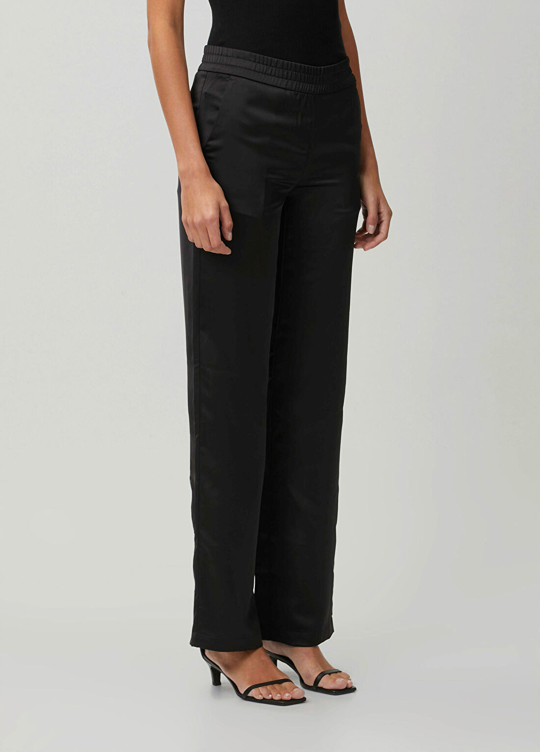 Off-White Siyah Pantolon görsel 2
