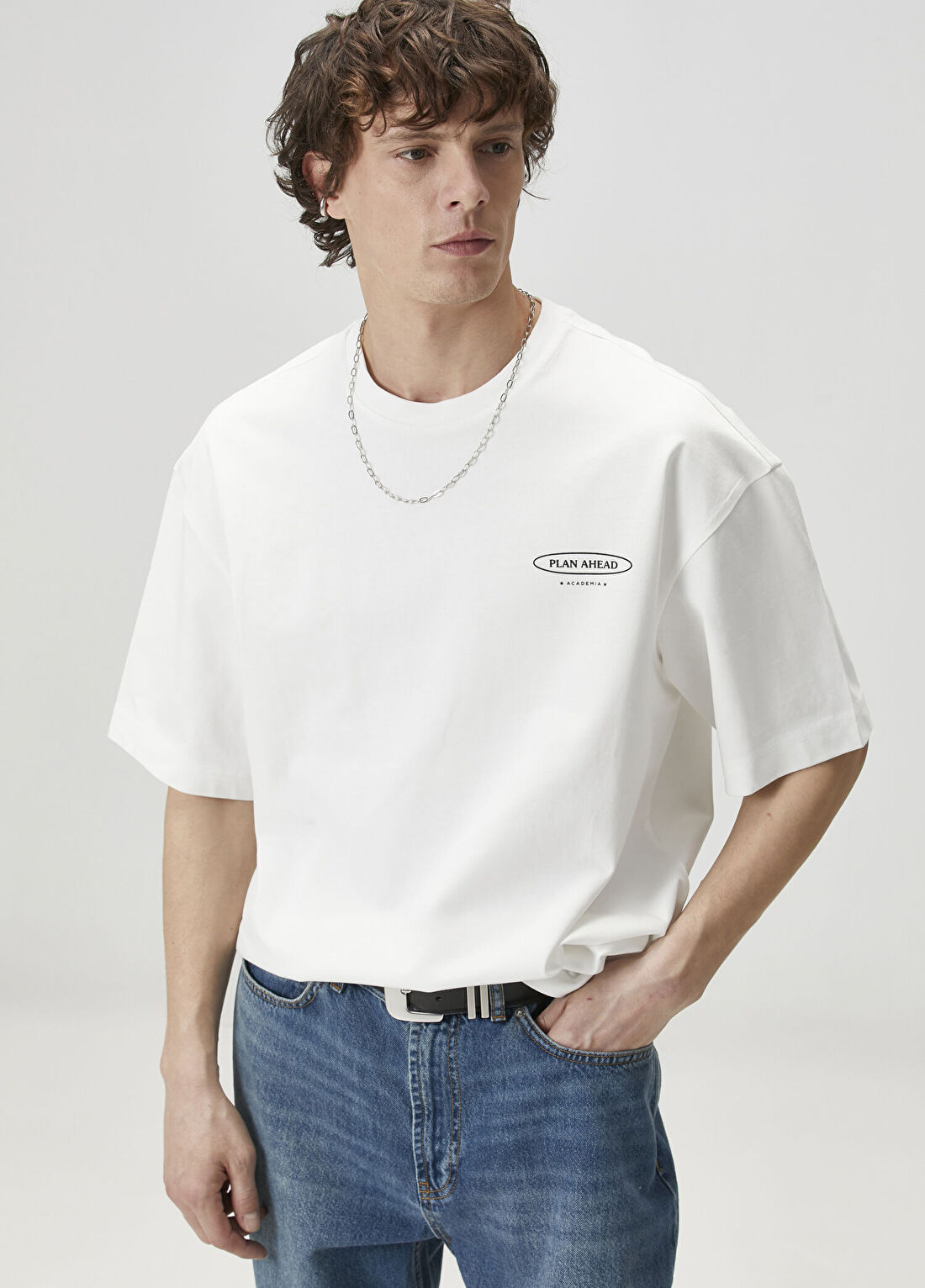 Academia Kırık Beyaz Logolu Basic T-shirt