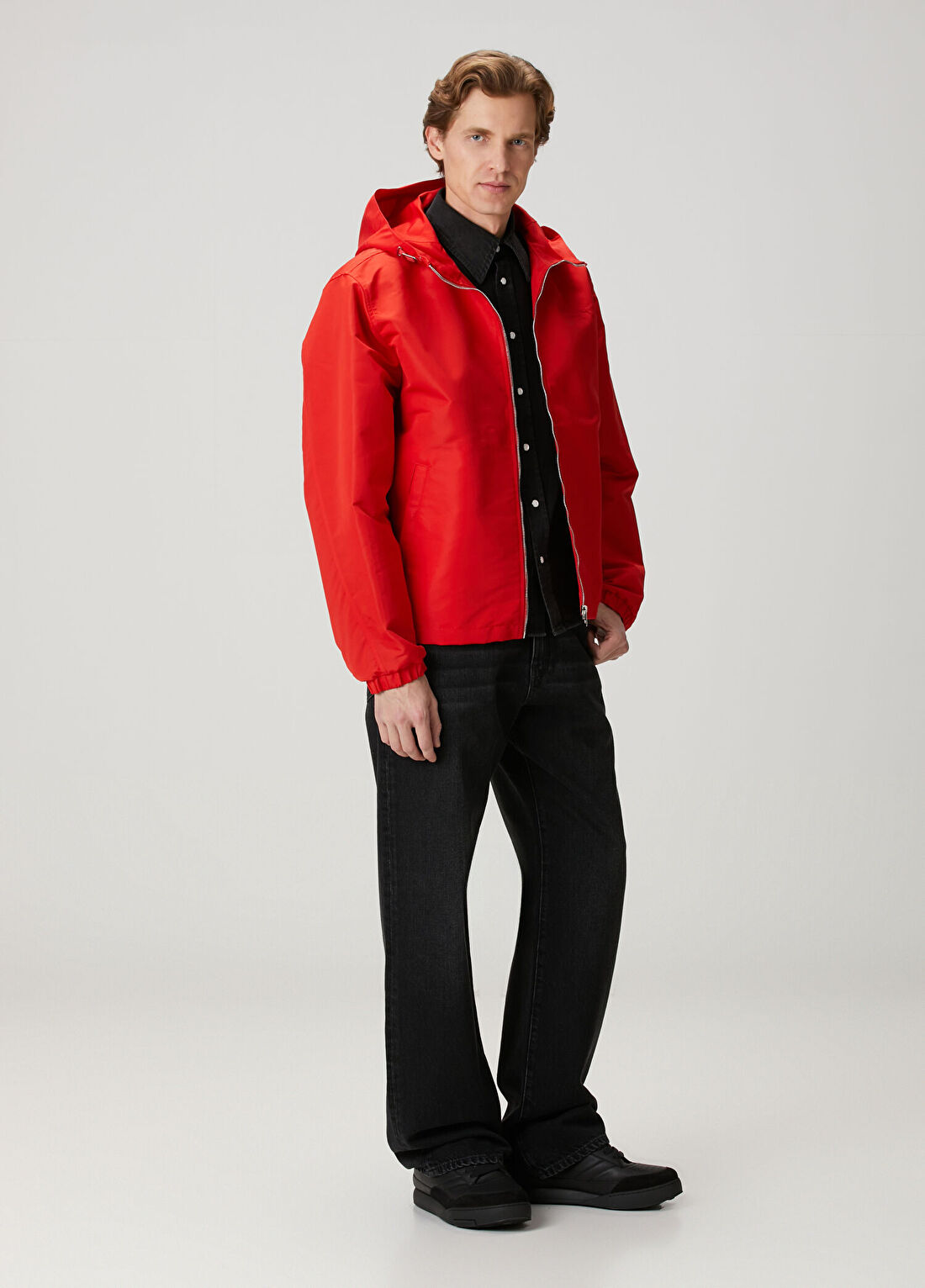 Givenchy Kırmızı Kapüşonlu Yağmurluk görsel 2