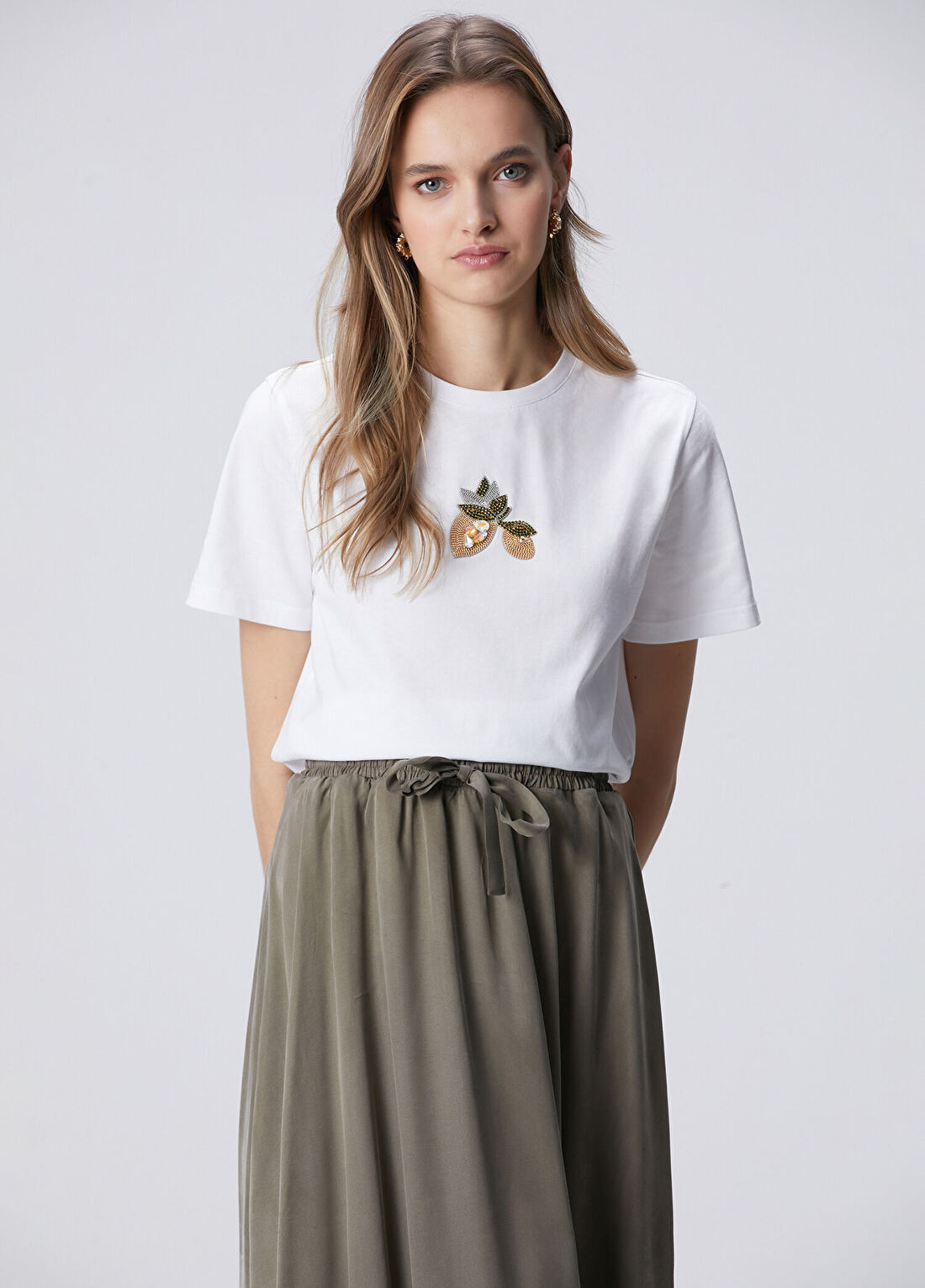 Network Beyaz Aplike Aksesuarlı T-shirt